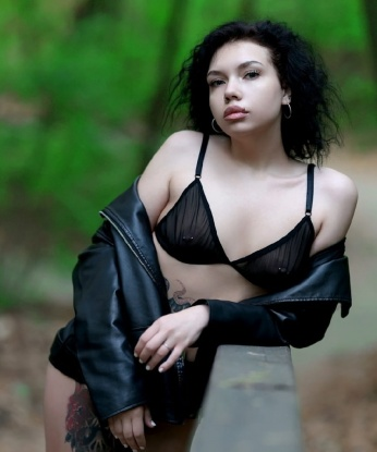 Воплотим все твои фантазии в реальность! 💋 Живу в самой прекрасной и страстной Москве. Со мной ты окунешься в мир раскрепощенной страсти и нежности. У меня есть большой опыт и я готова подарить тебе часы наслаждения. 🌟 Проведем вместе время, полное эмоций и сексуального блаженства. Умею исполнять различные роли, могу быть нежной кошечкой или страстной хищницей, реализовать любые твои желания. Посмотри мои фото, и ты поймешь, что со мной любой мечты становятся реальностью. 📷 Отзывы о моих услугах говорят сами за себя – я развлеку тебя до тех пор, пока ты не достигнешь совершенства. 💥 Ты заслуживаешь только лучшего, поэтому не упусти возможность побаловать себя беззаботным удовольствием в компании замечательной девушки. Жду твоего звонка, чтобы сделать Москву еще ярче и горячей! 🔥 Ярослава