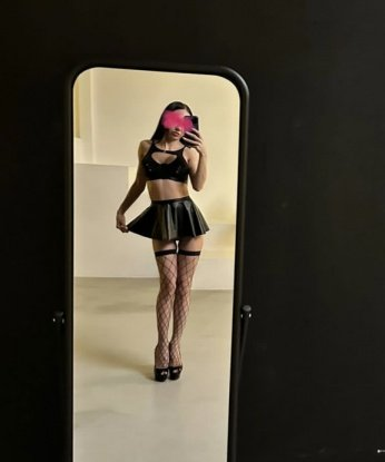 🌟
Моя нежная кожа, соблазнительные формы и изящные движения оставят тебя безумно возбужденным. 💋
Я знаю, как доставить максимум удовольствия и расслабления. Мои услуги включают классический и эротический массаж, оральный секс, а также различные ролевые игры и фетиш. 😈
Каждая минута со мной будет наполнена страстью и нежностью. 💏
У меня есть много положительных отзывов от довольных клиентов, которые восхищаются не только моей красотой, но и профессионализмом. 🌹
Приглашаю вас в мою уютную и расслабляющую обстановку в самом сердце Москвы, где каждый момент будет наполнен взрывом эмоций и наслаждения. 🏰
Для вашего комфорта и конфиденциальности у меня есть уютная квартира и парковка рядом. 🏠🚗
Смело позвоните мне и доверьте себя моим нежным рукам и страстным желаниям. Жду встречи с нетерпением!
*фото* Ева